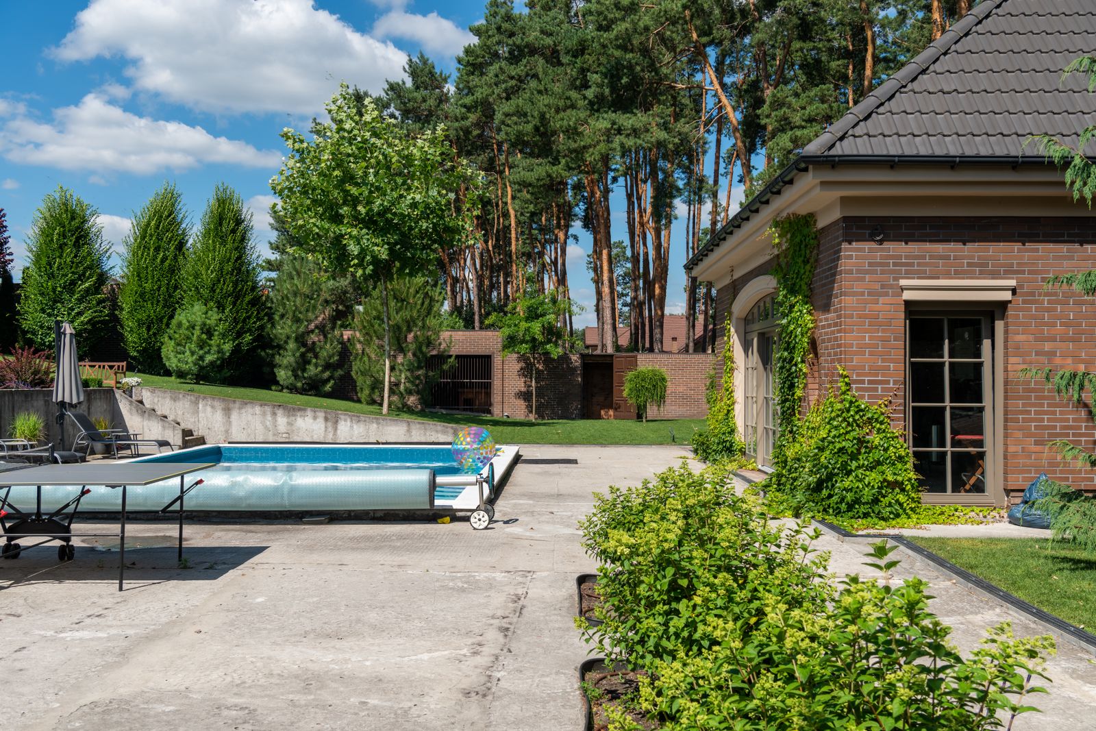 Dive In — Intensity Pools & Spas